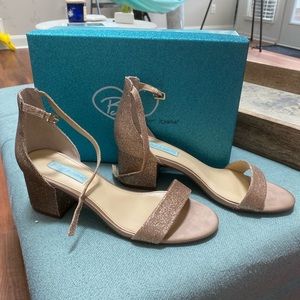 GUC Betsey Johnson Miri Champagne Glitter Sandals